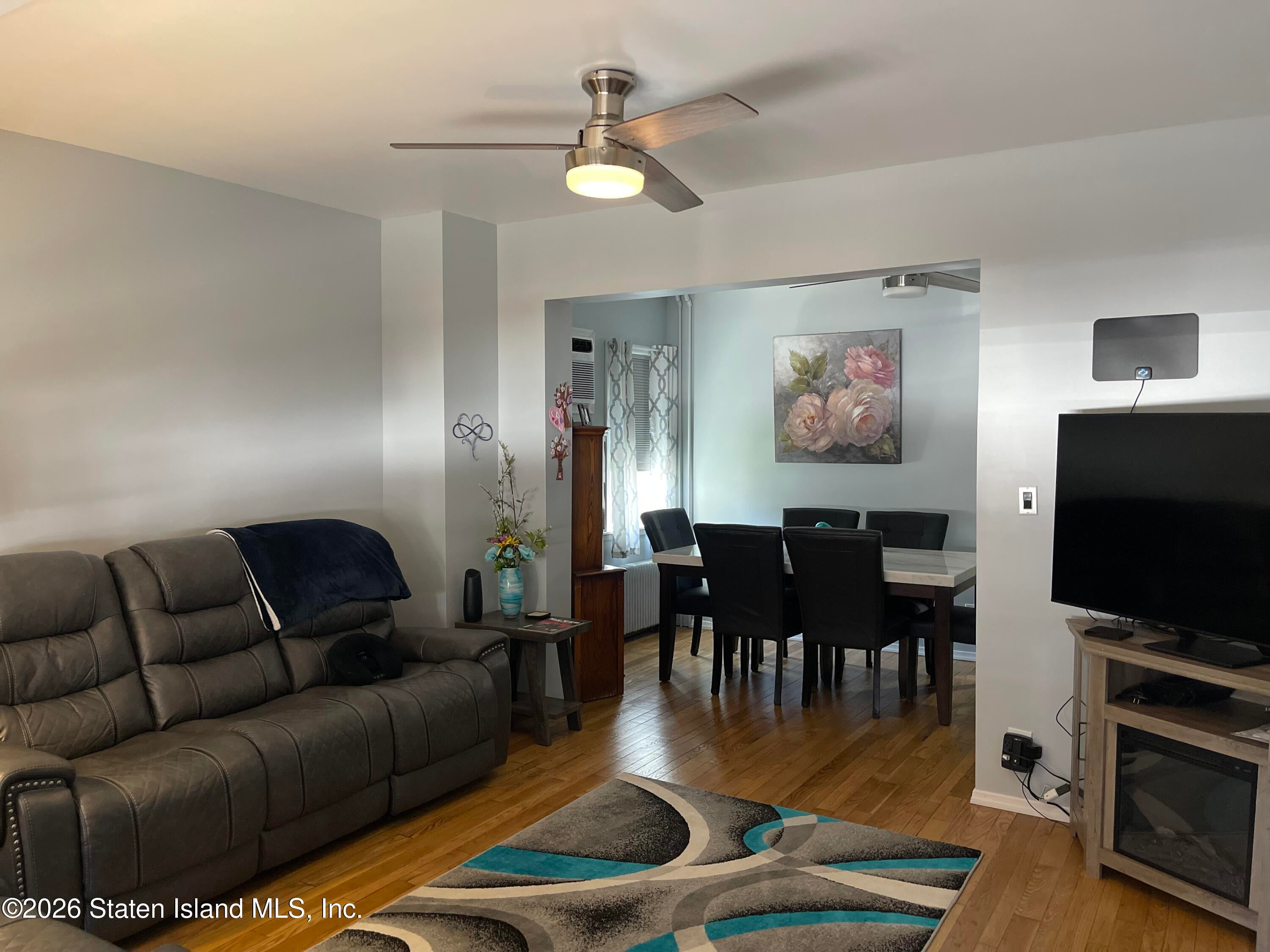 252 Saint Marys Ave, Staten Island, NY 10305 photo