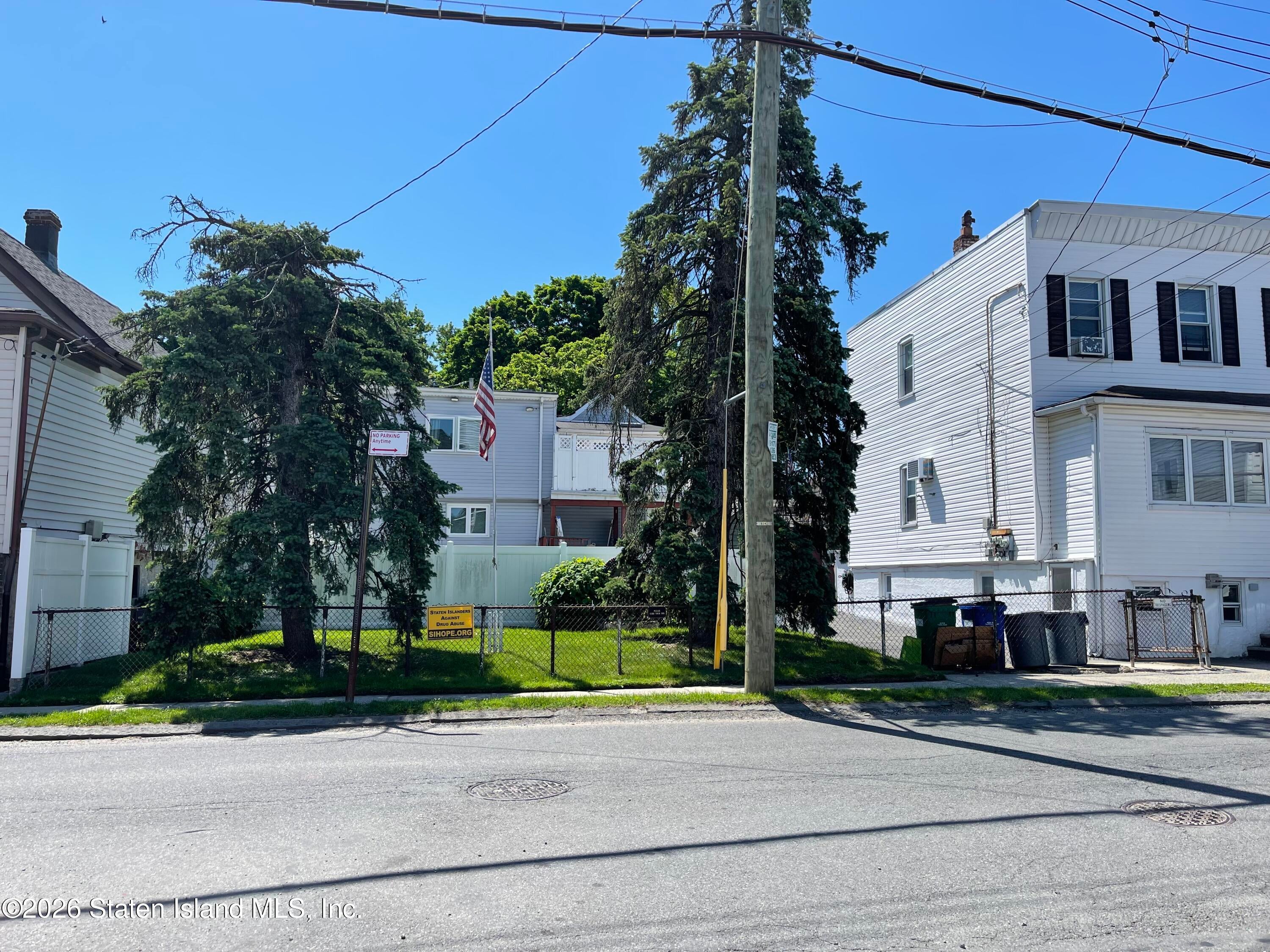 252 Saint Marys Ave, Staten Island, NY 10305 photo