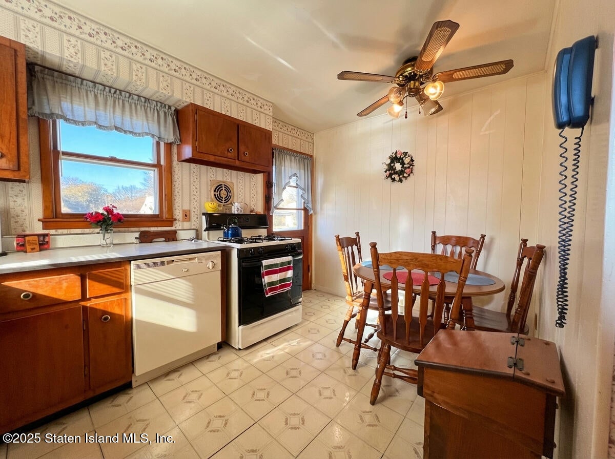 59 Almond St, Staten Island, NY 10312 photo