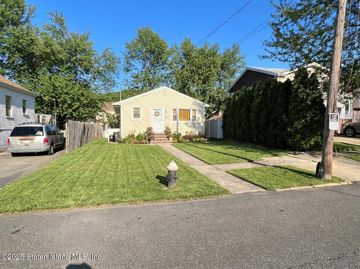 59 Almond St, Staten Island, NY 10312 photo