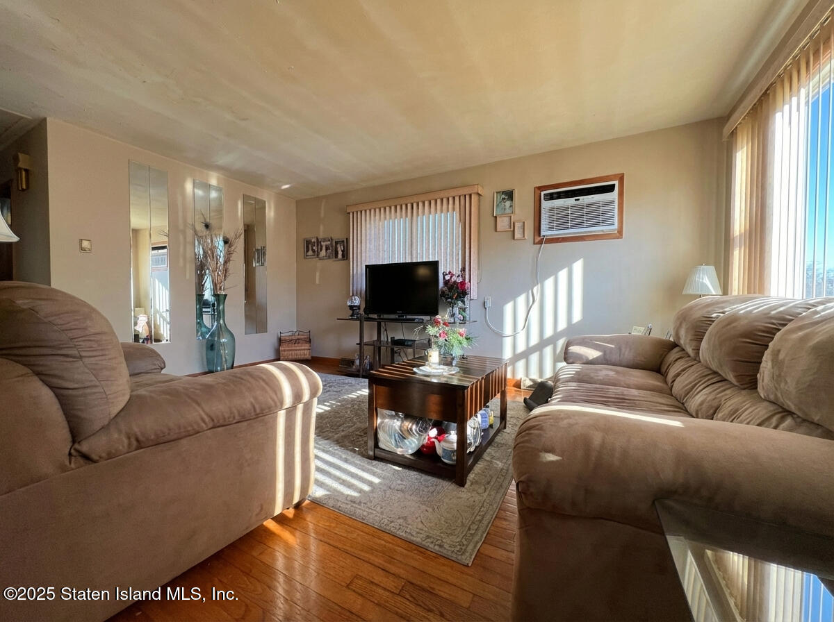 59 Almond St, Staten Island, NY 10312 photo