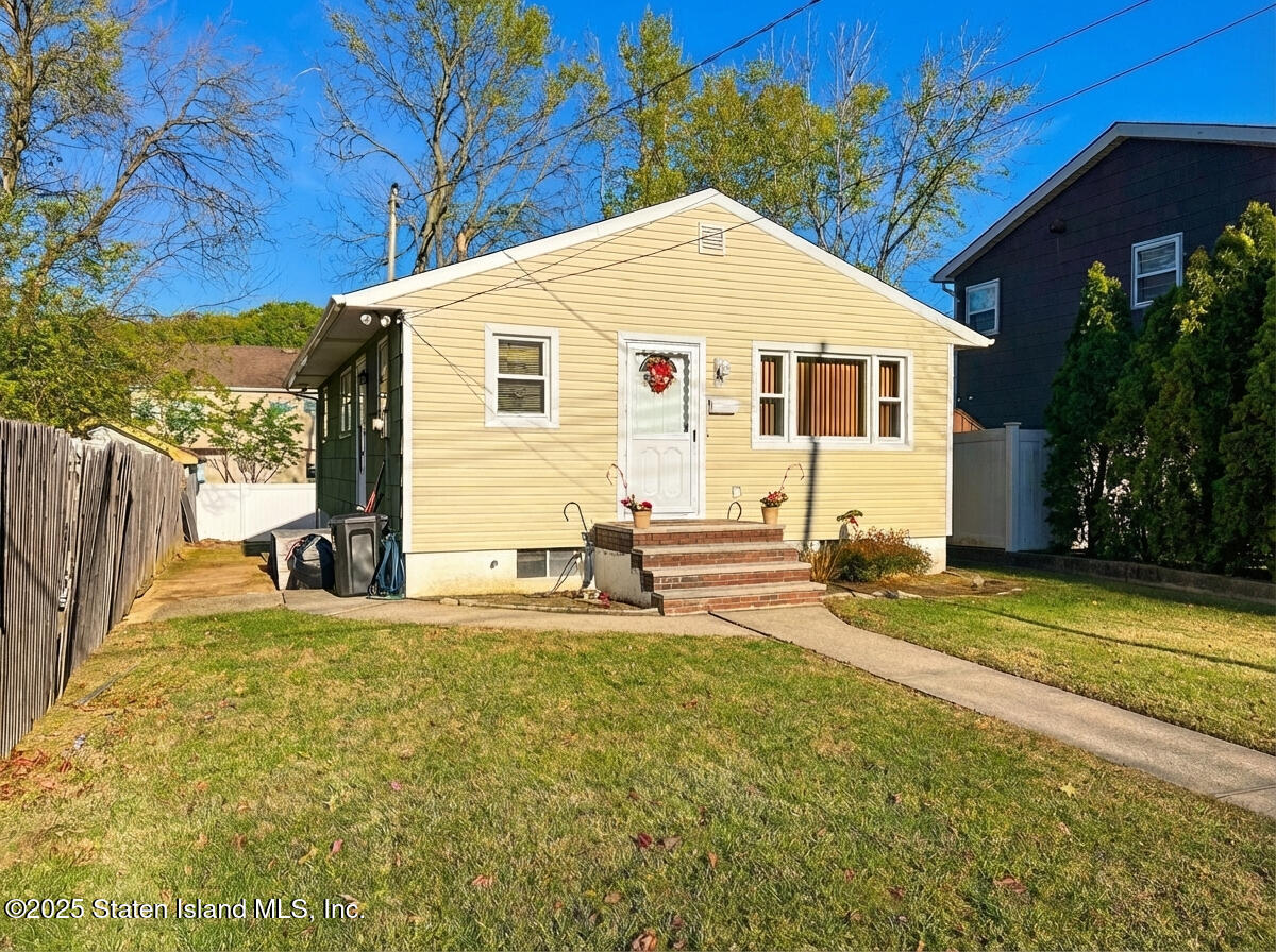 59 Almond St, Staten Island, NY 10312