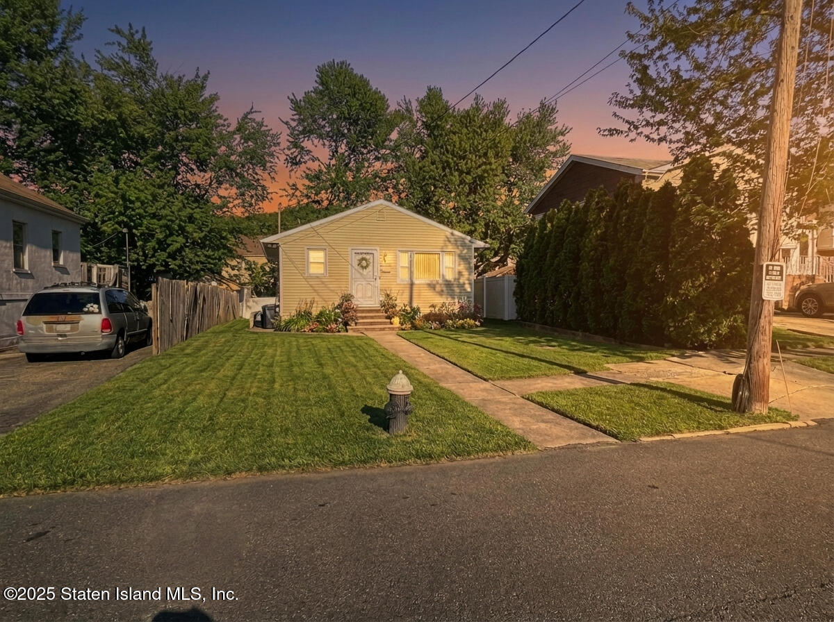 59 Almond St, Staten Island, NY 10312 photo