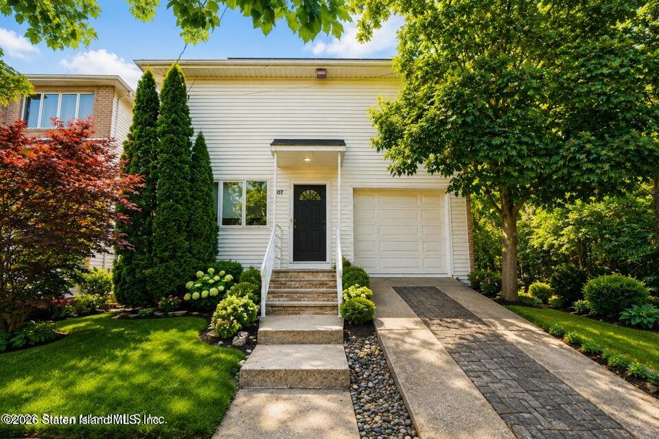 207 Eylandt St, Staten Island, NY 10312 photo
