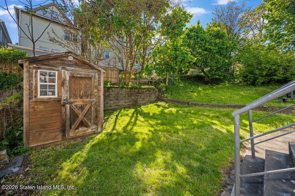 203 Beechwood Ave, Staten Island, NY 10301 photo