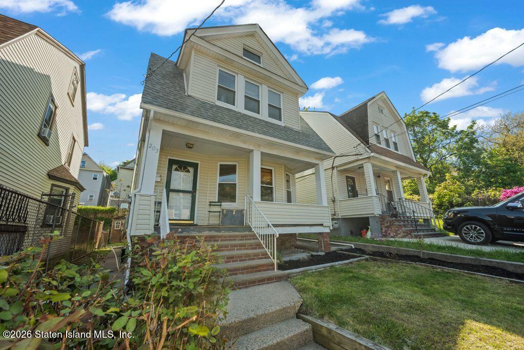 203 Beechwood Ave, Staten Island, NY 10301 photo