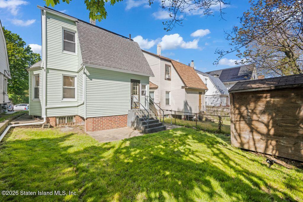203 Beechwood Ave, Staten Island, NY 10301 photo