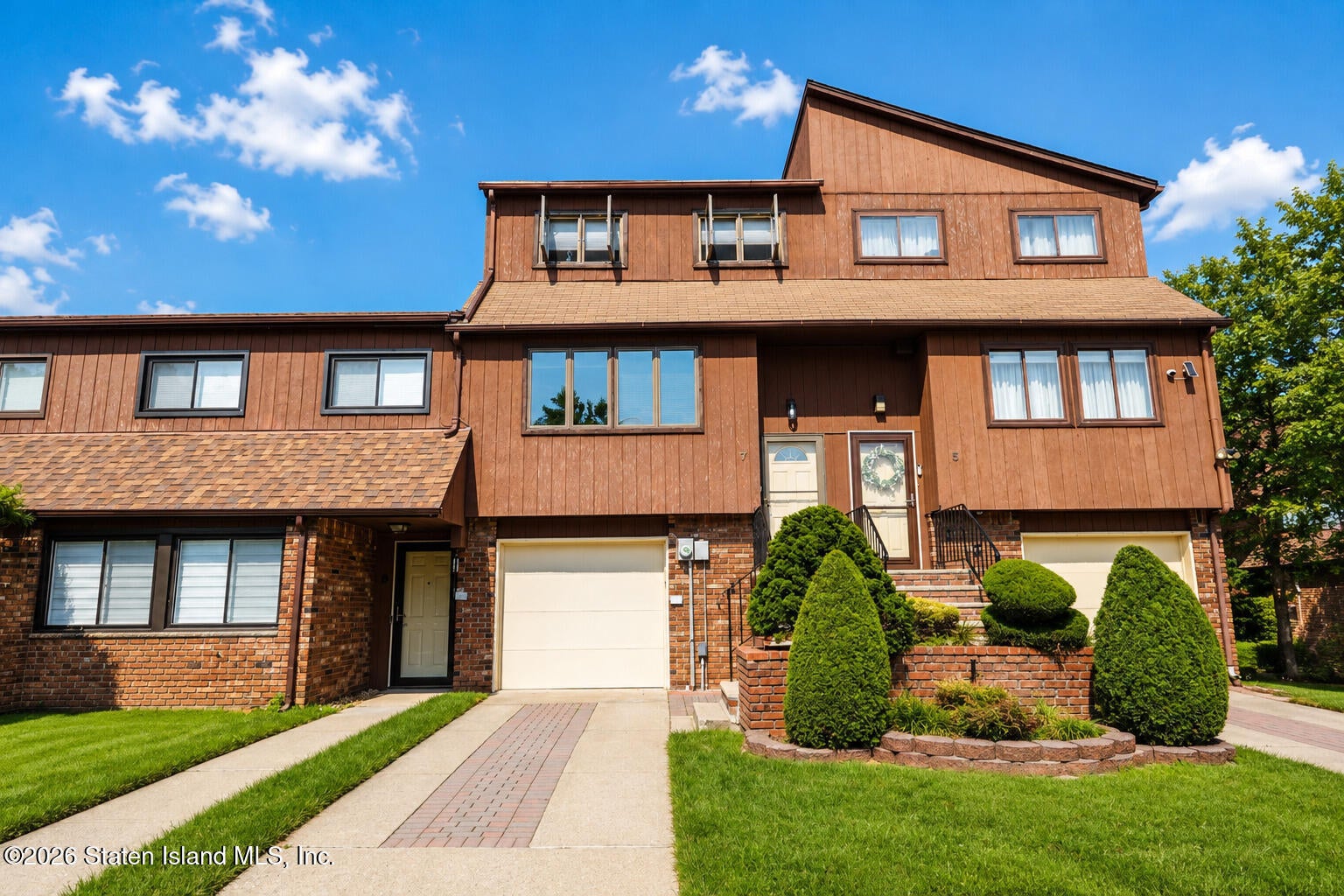 7 Pamela Ln, Staten Island, NY 10304