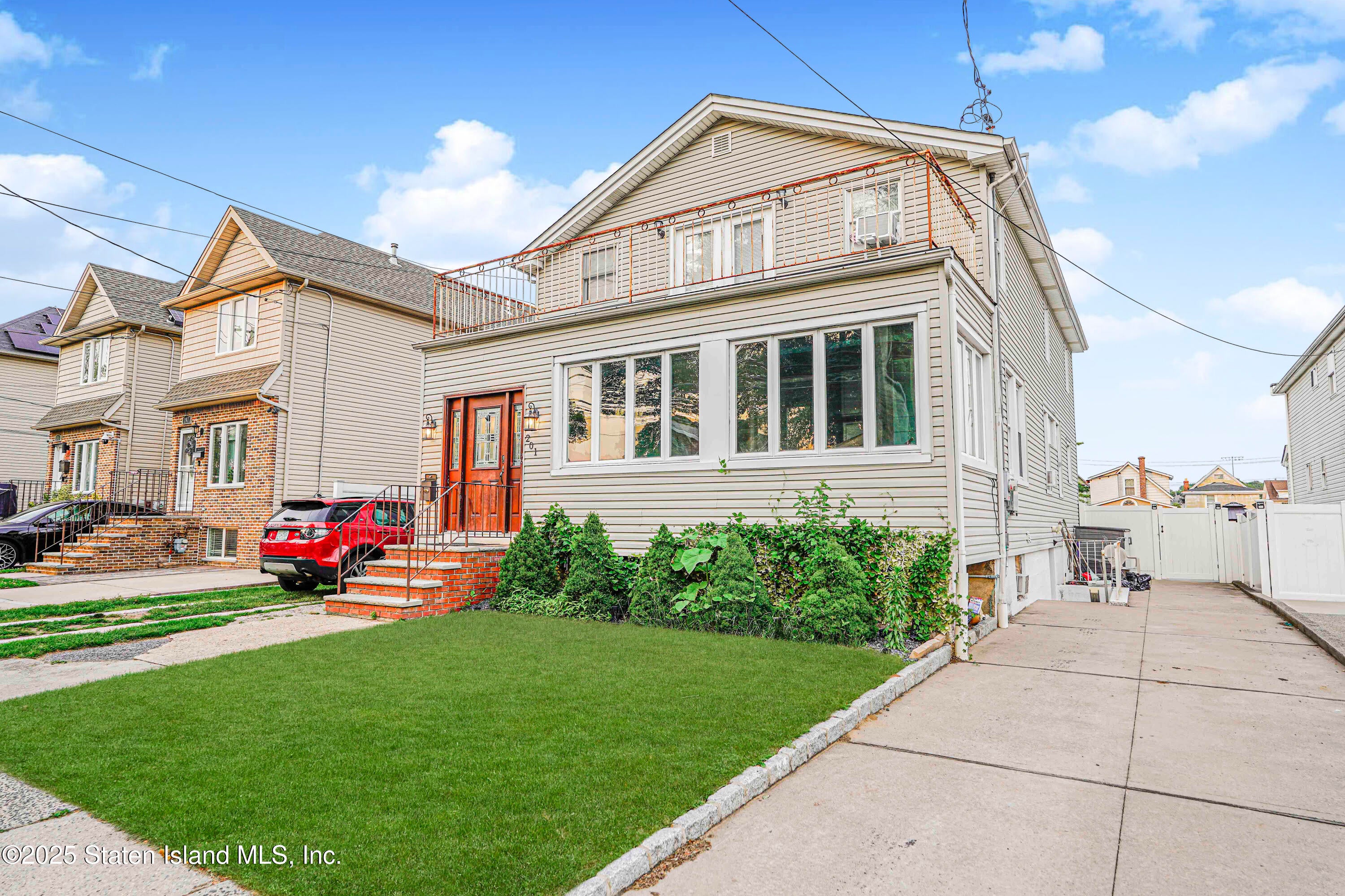 201 Van Name Ave, Staten Island, NY 10303 photo