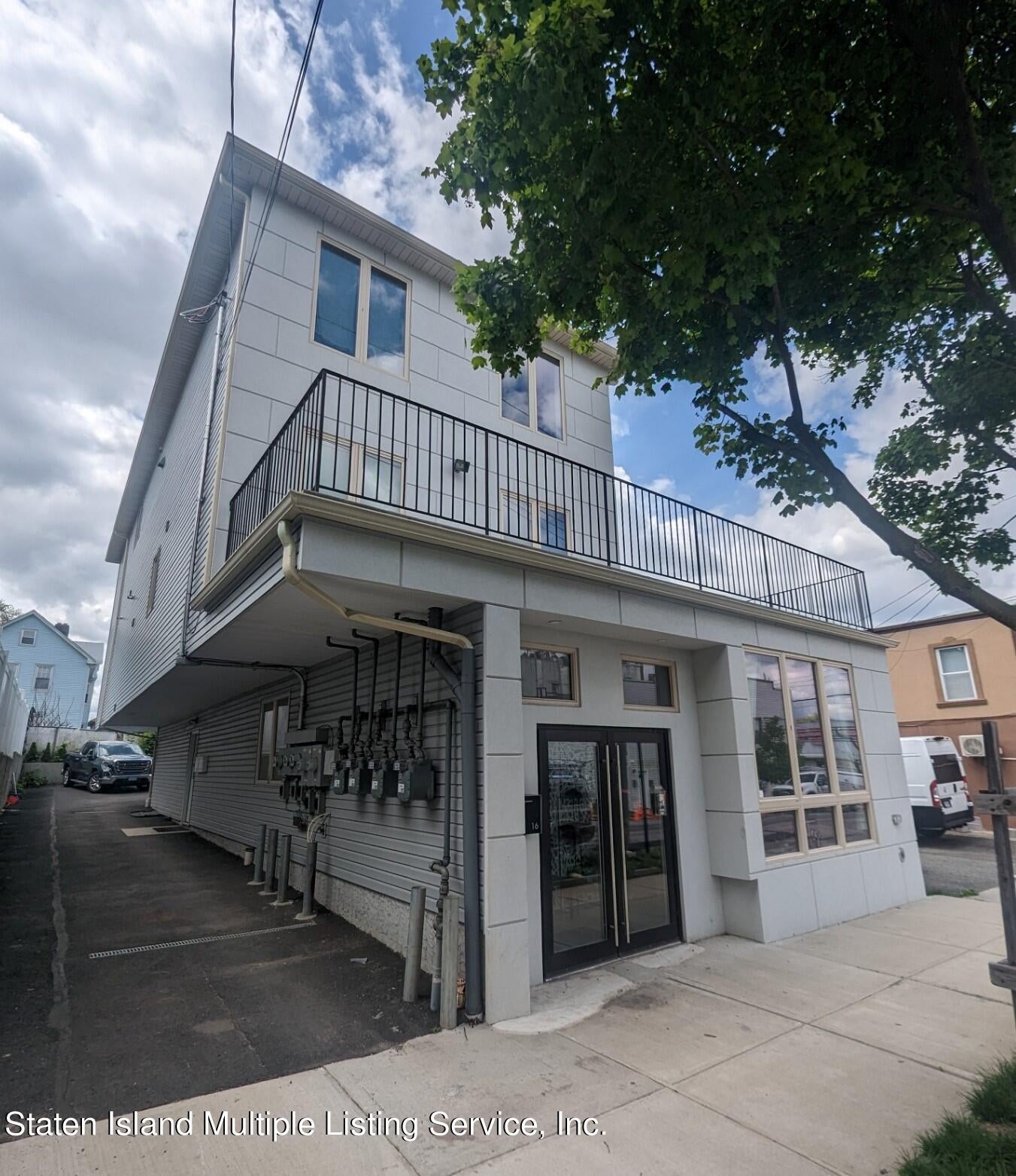 16 Burnside Ave, Staten Island, NY 10302