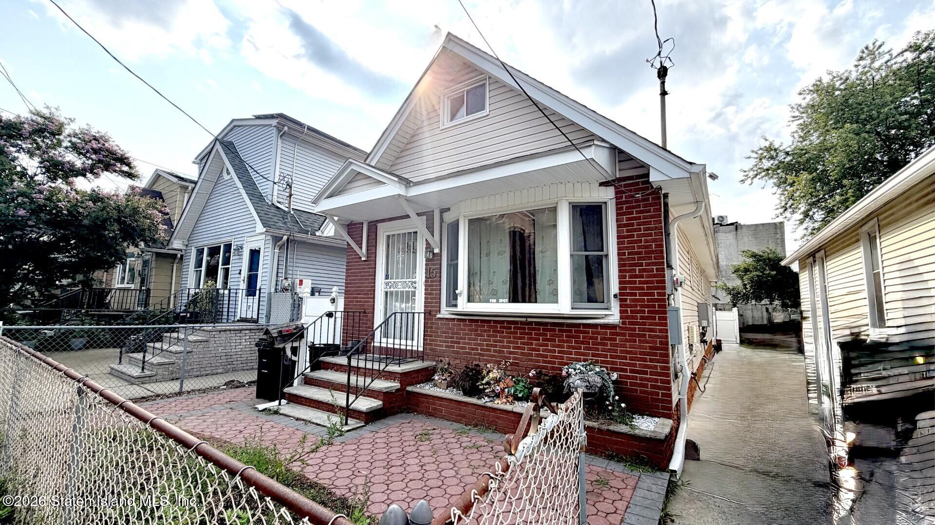 15 Sweetwater Ave, Staten Island, NY 10308