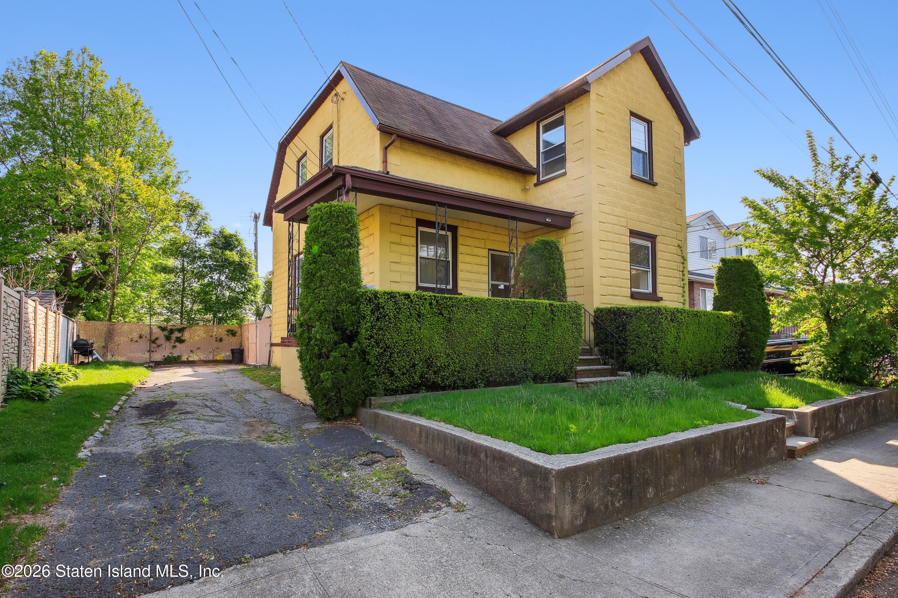 362 Garretson Ave, Staten Island, NY 10305 photo