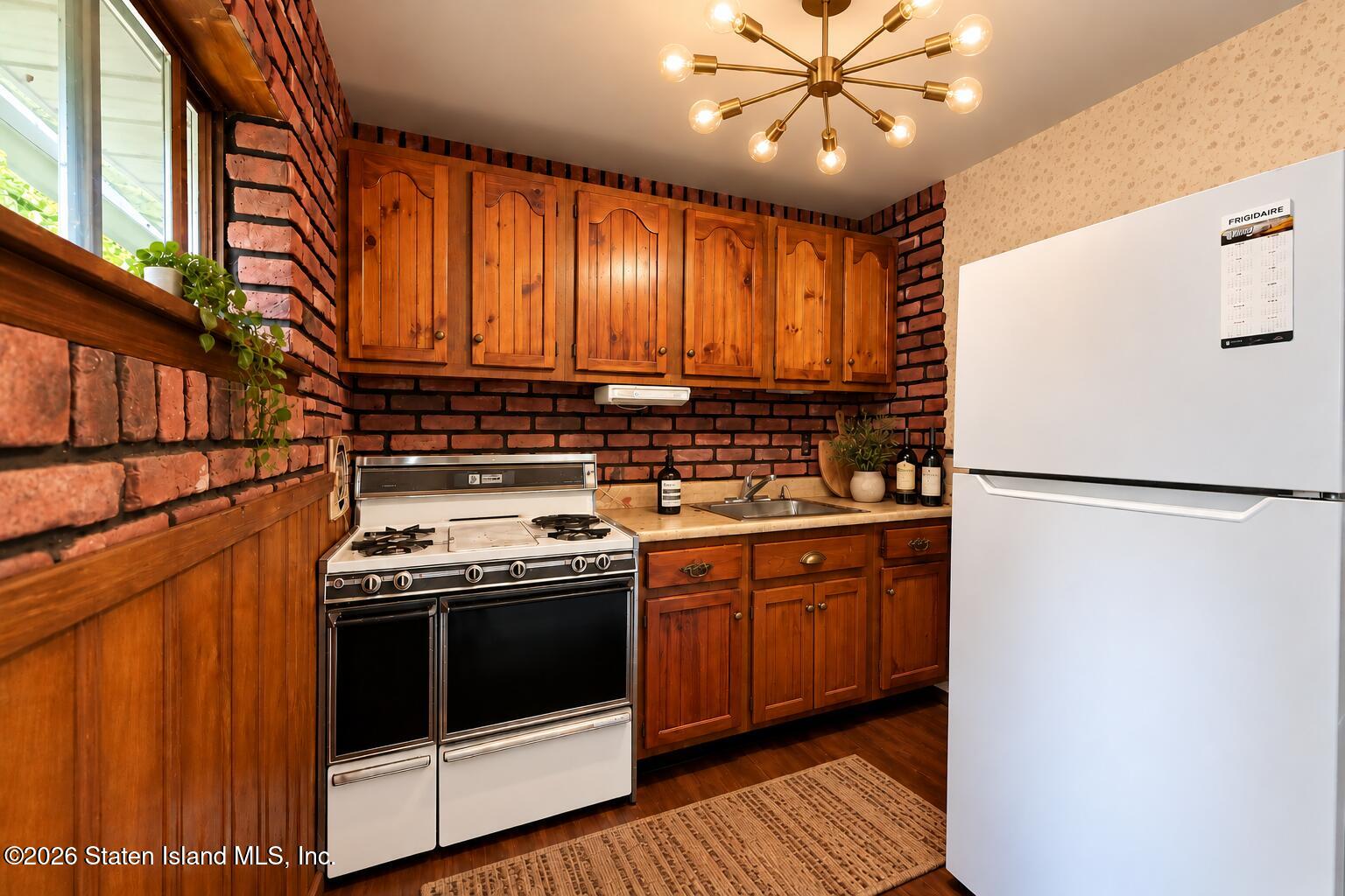 77 Independence Dr, Roselle, NJ 07203 photo
