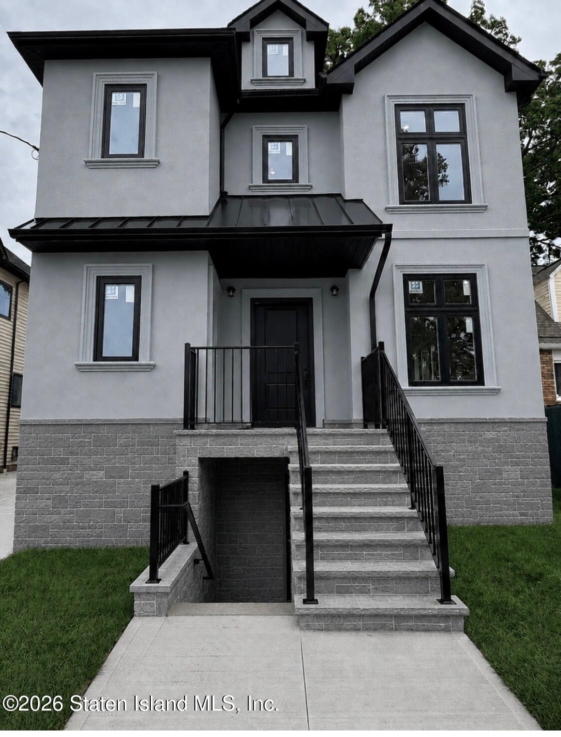 1054 Drumgoole Rd, Staten Island, NY 10312