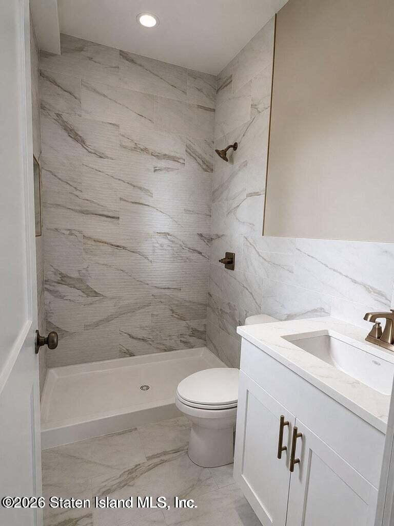 1054 Drumgoole Rd, Staten Island, NY 10312 photo