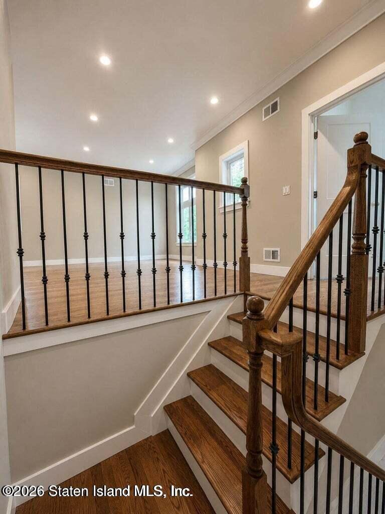 1054 Drumgoole Rd, Staten Island, NY 10312 photo