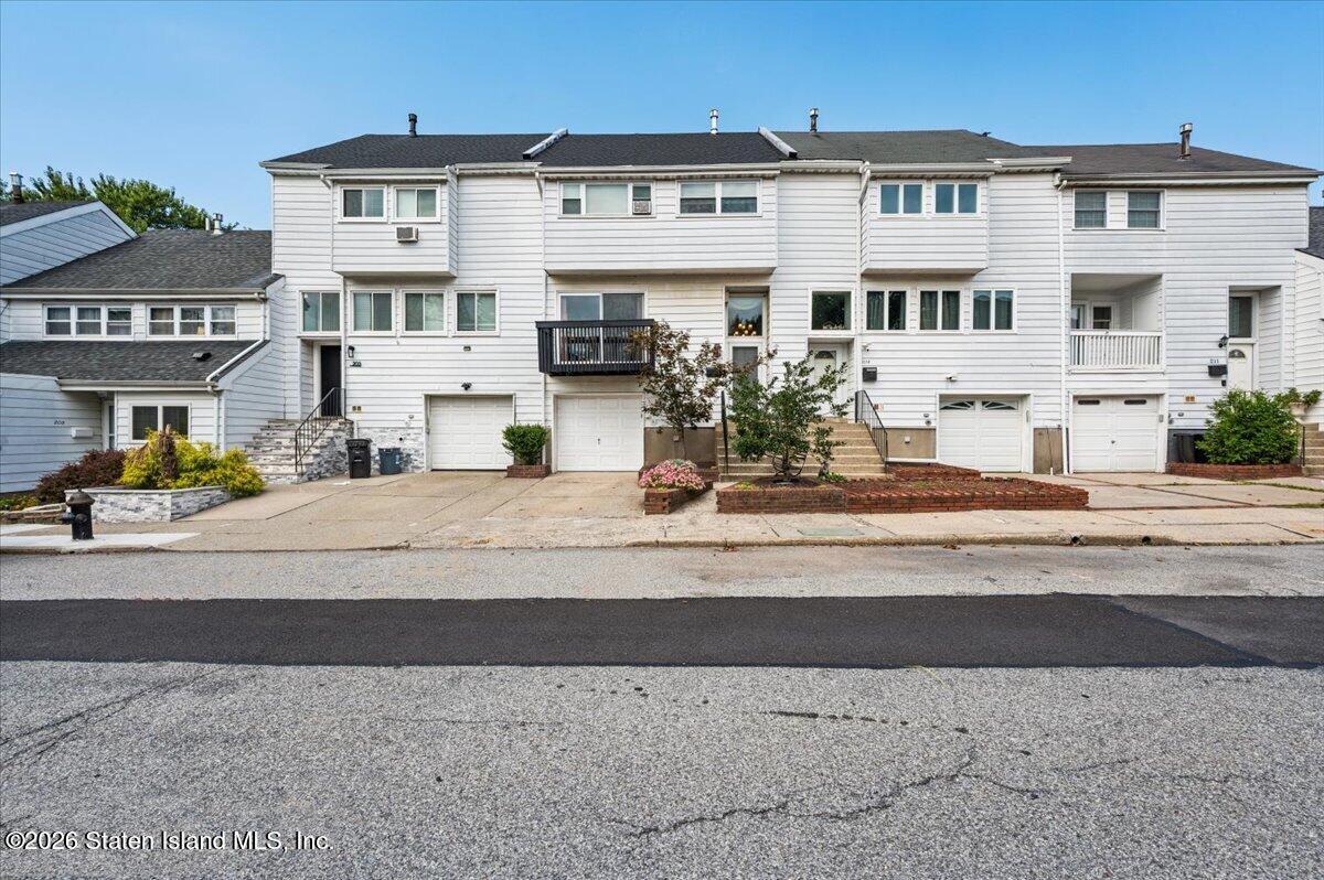 207 Dover Grn, Staten Island, NY 10312