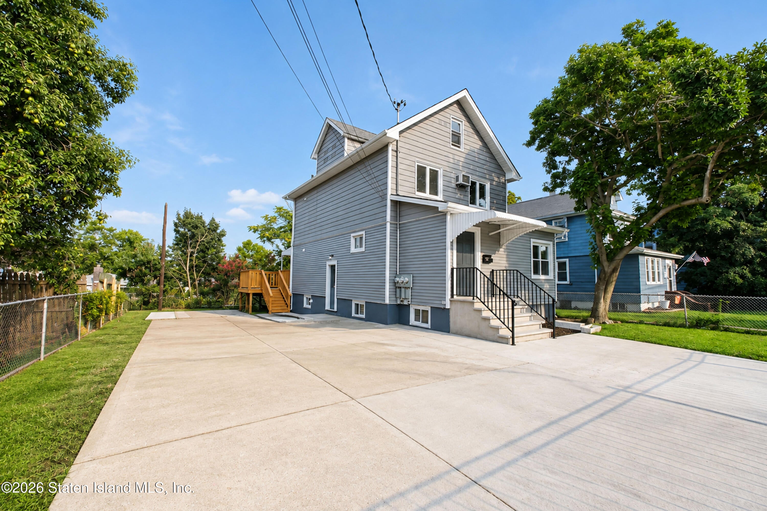 322 Morningstar Rd, Staten Island, NY 10303 photo