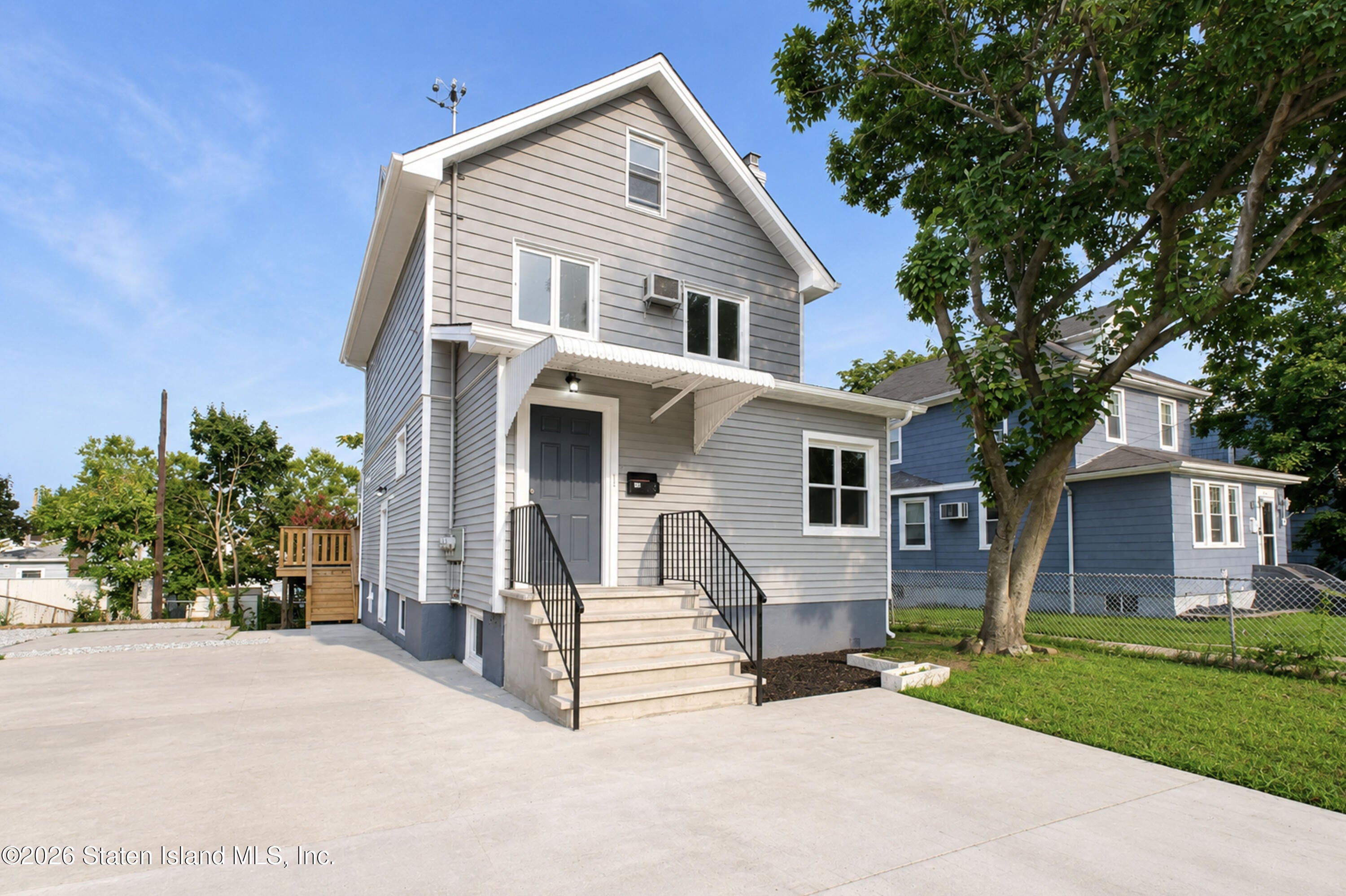 322 Morningstar Rd, Staten Island, NY 10303 photo