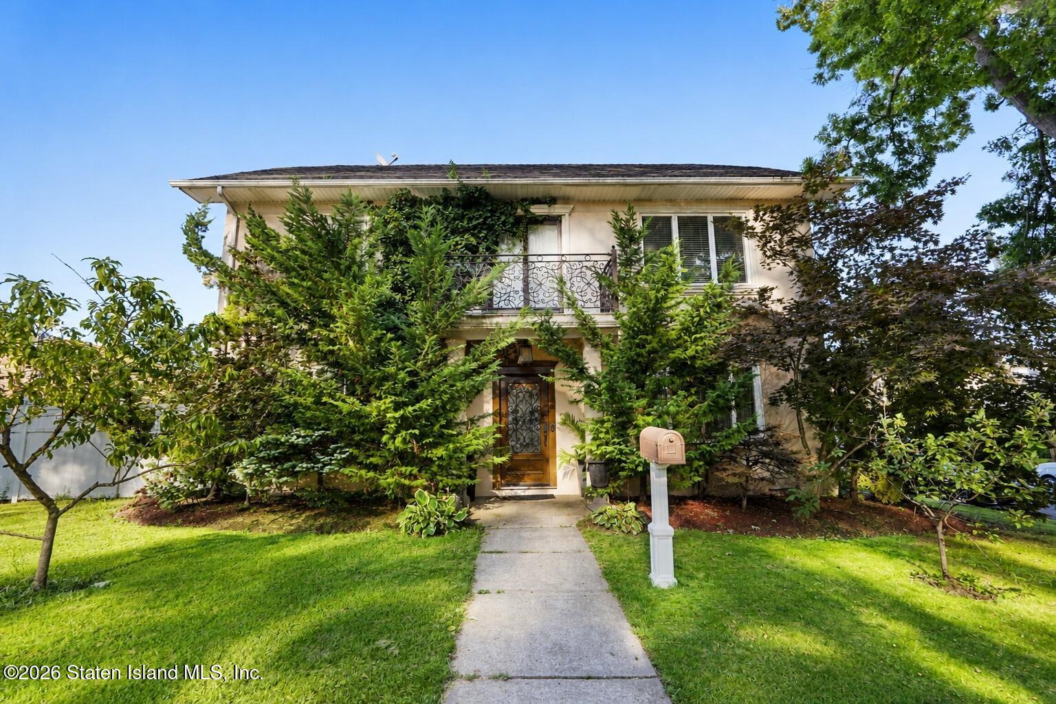 35 Landis Ave, Staten Island, NY 10305