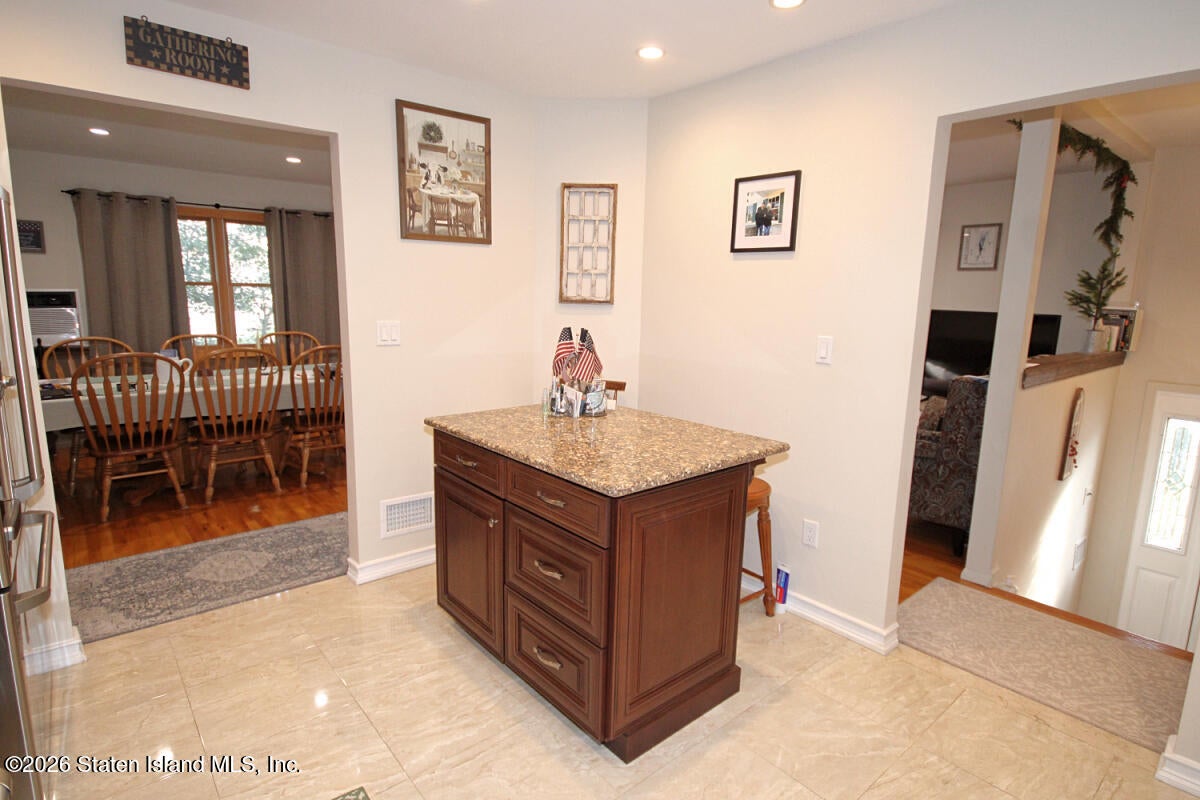 401 Vernon Ave, Staten Island, NY 10309 photo