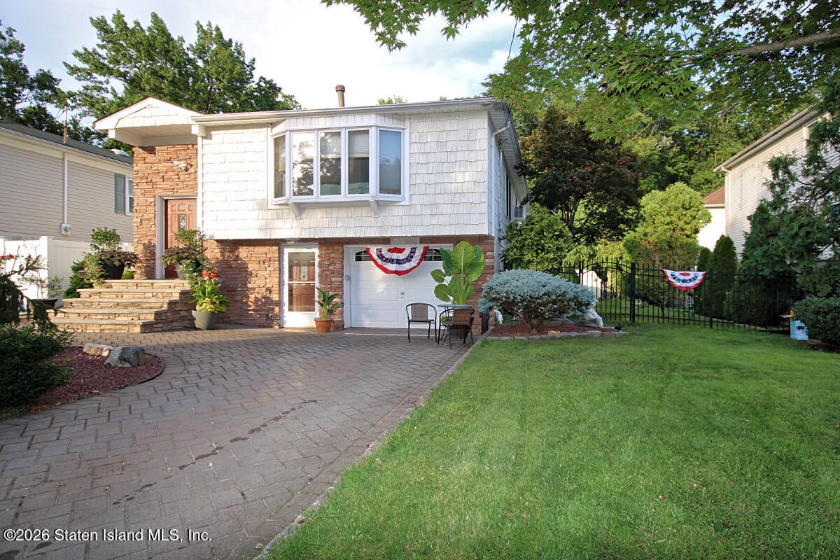 401 Vernon Ave, Staten Island, NY 10309 photo