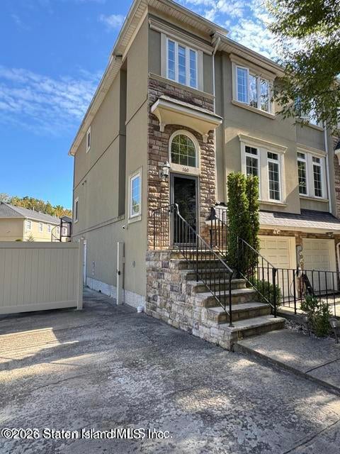 160 Presentation Cir, Staten Island, NY 10312