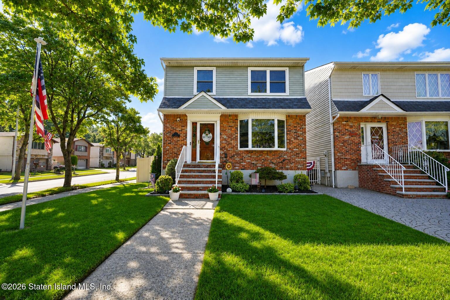 7 Teakwood Ct, Staten Island, NY 10308