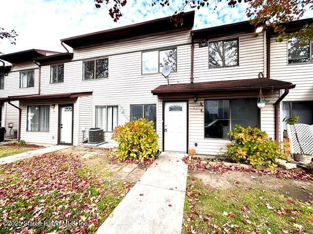 92 Wolkoff Ln, Staten Island, NY 10303