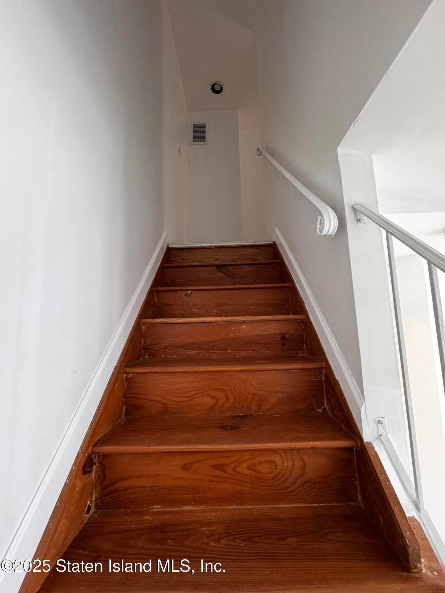 92 Wolkoff Ln, Staten Island, NY 10303 photo