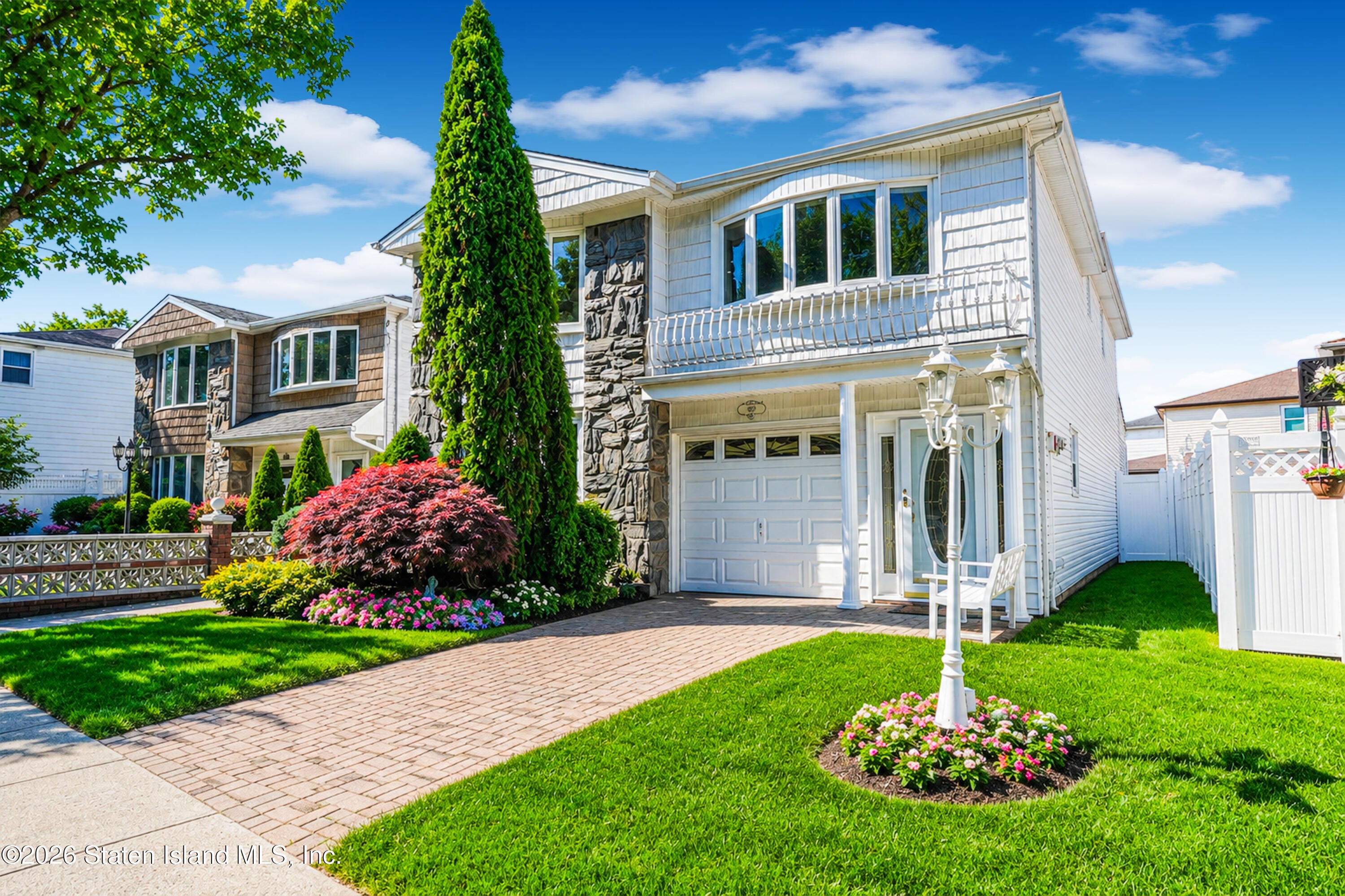 102 Saxon Ave, Staten Island, NY 10314