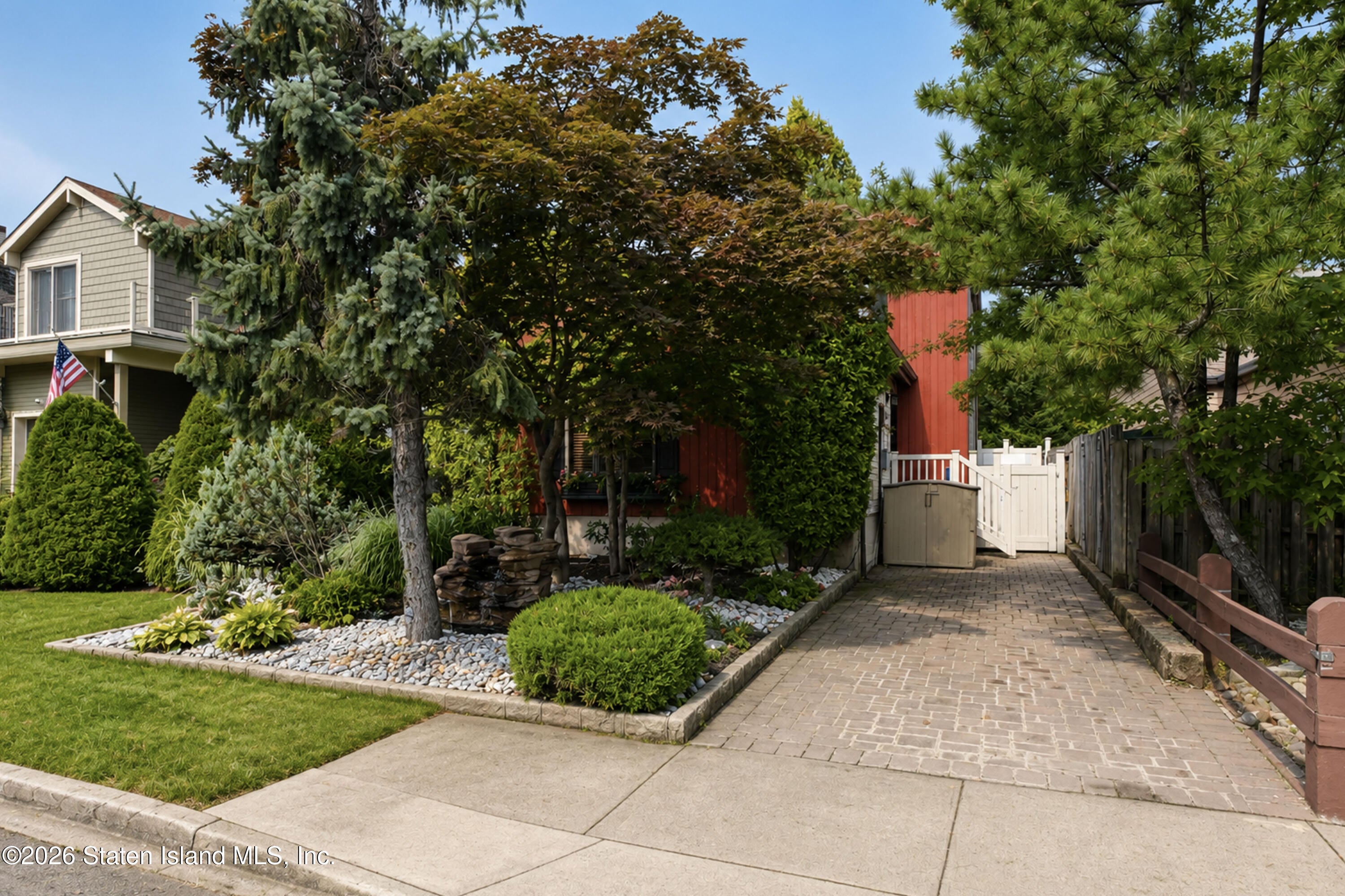 96 Mcarthur Ave, Staten Island, NY 10312 photo