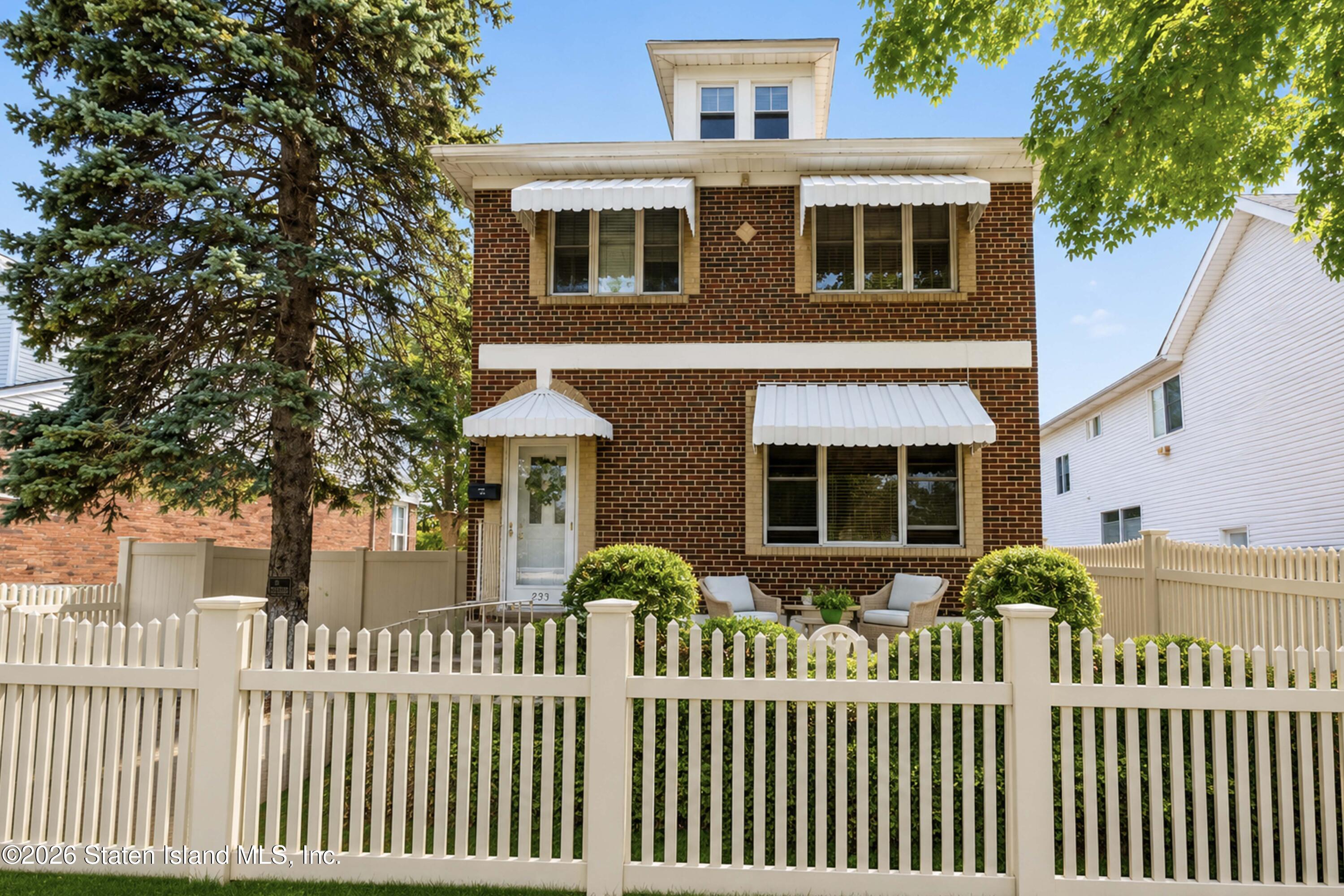 233 Seaview Ave, Staten Island, NY 10305