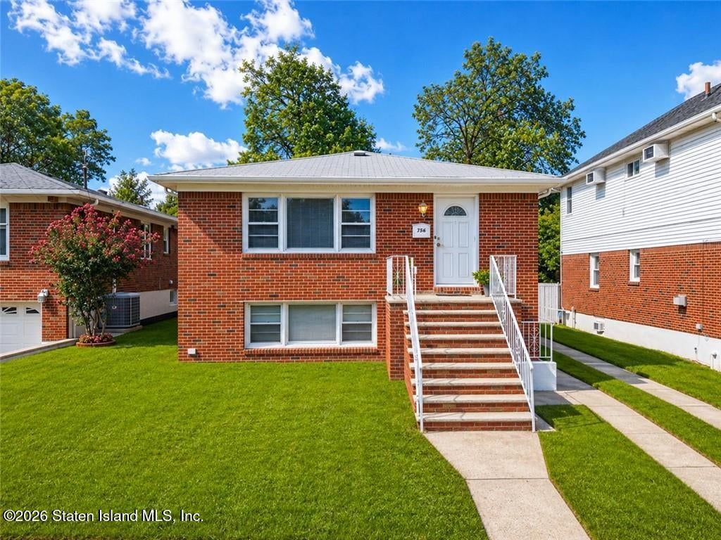756 Hylan Blvd, Staten Island, NY 10305