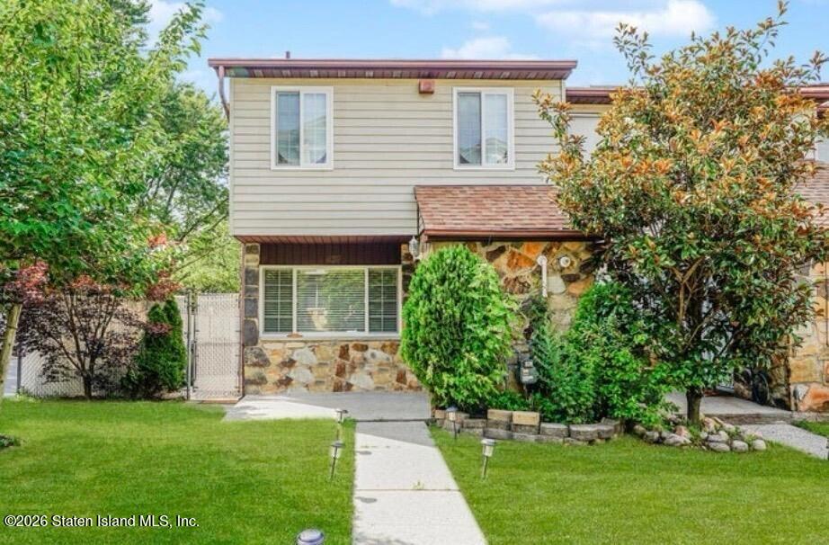 25 Fuller Ct, Staten Island, NY 10306