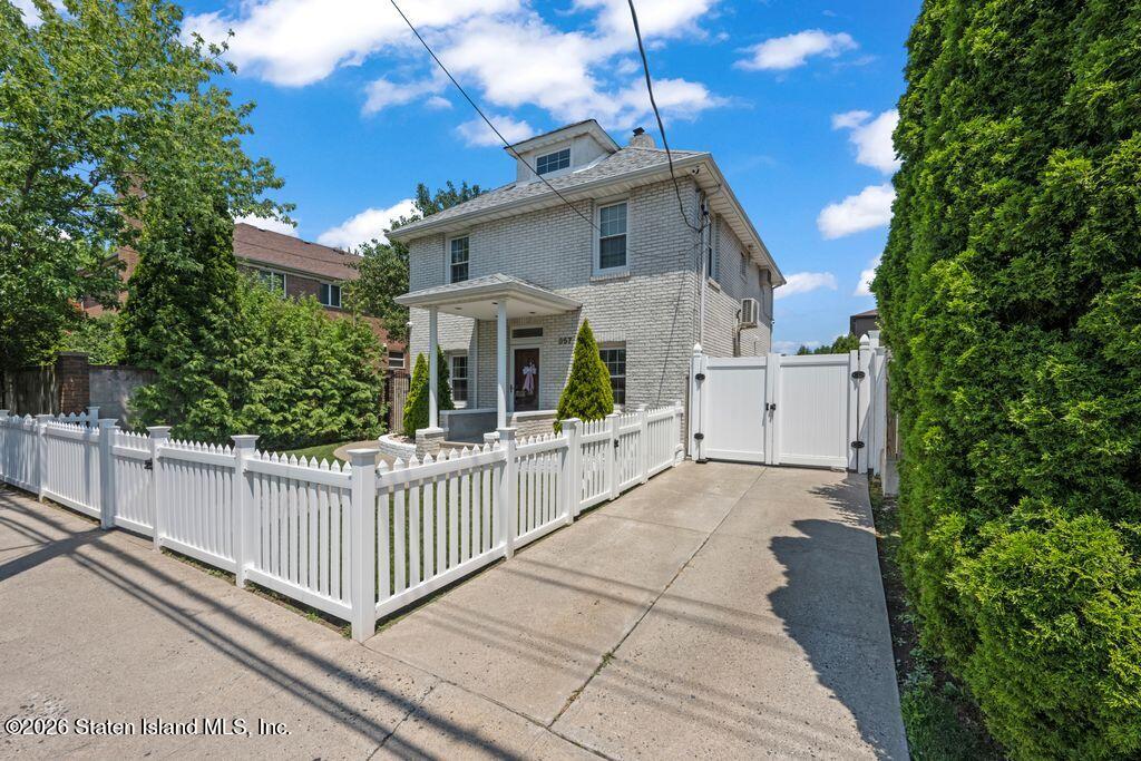 357 Foster Rd, Staten Island, NY 10309 photo