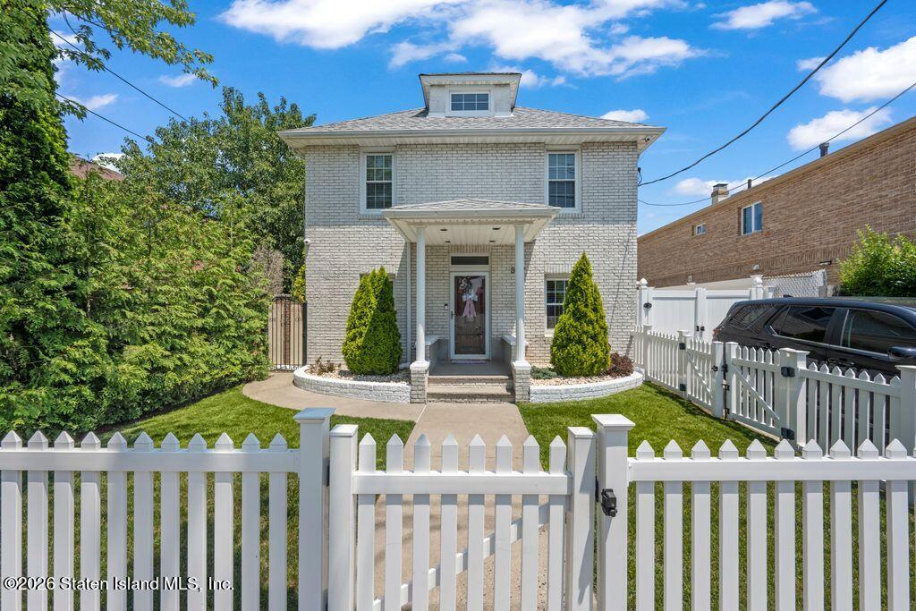 357 Foster Rd, Staten Island, NY 10309