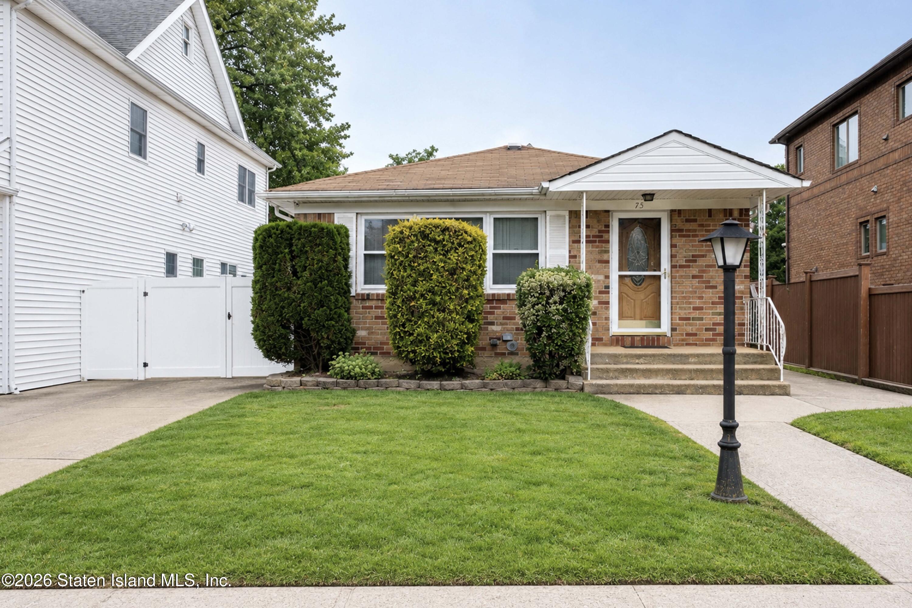 75 Archwood Ave, Staten Island, NY 10312