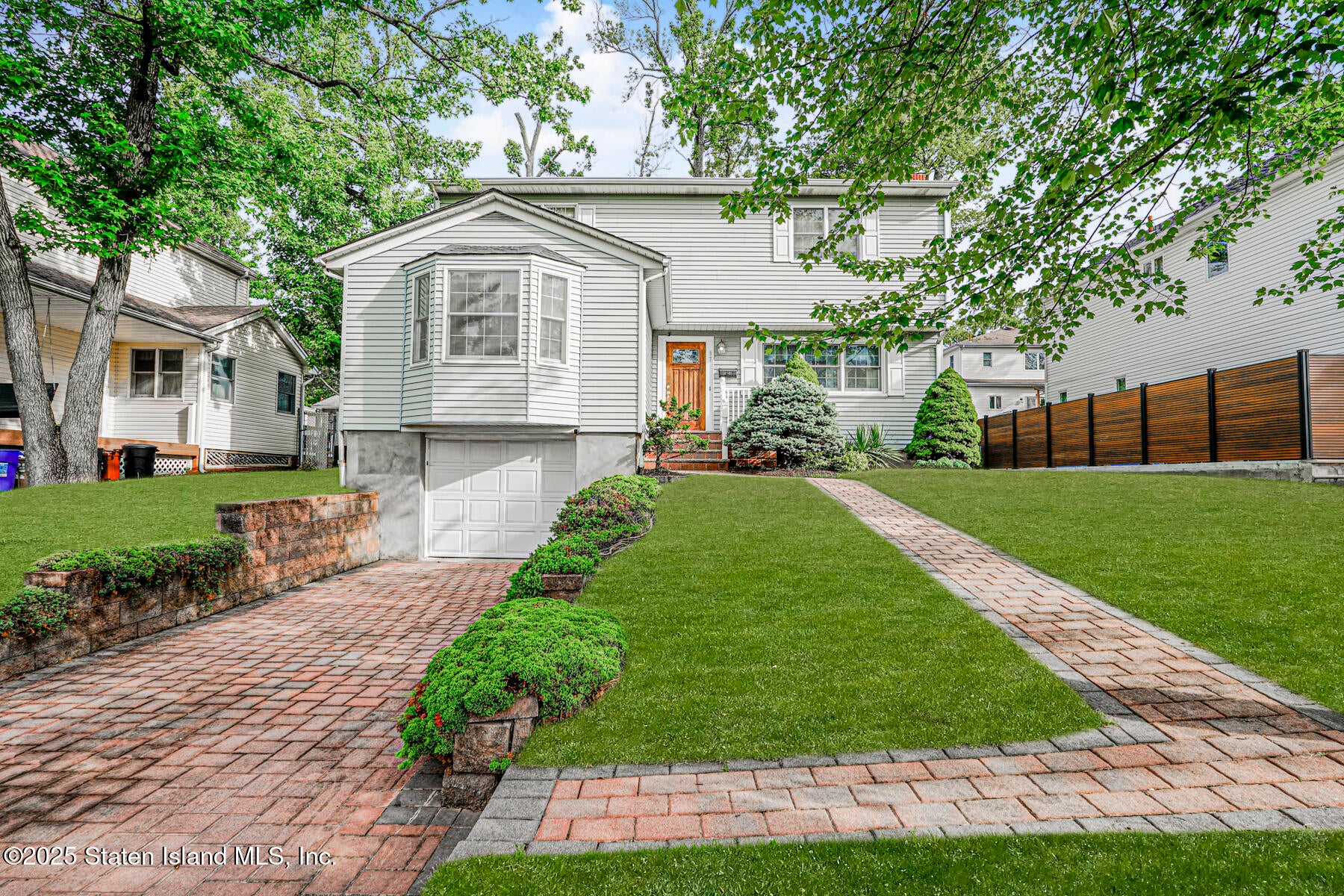 97 Kinghorn St, Staten Island, NY 10312
