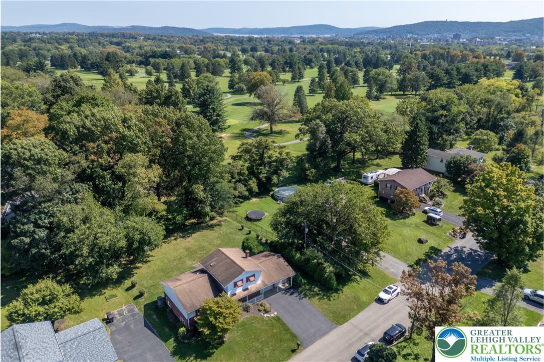 2530 Rosewood Dr, Hanover Twp, PA 18017 photo