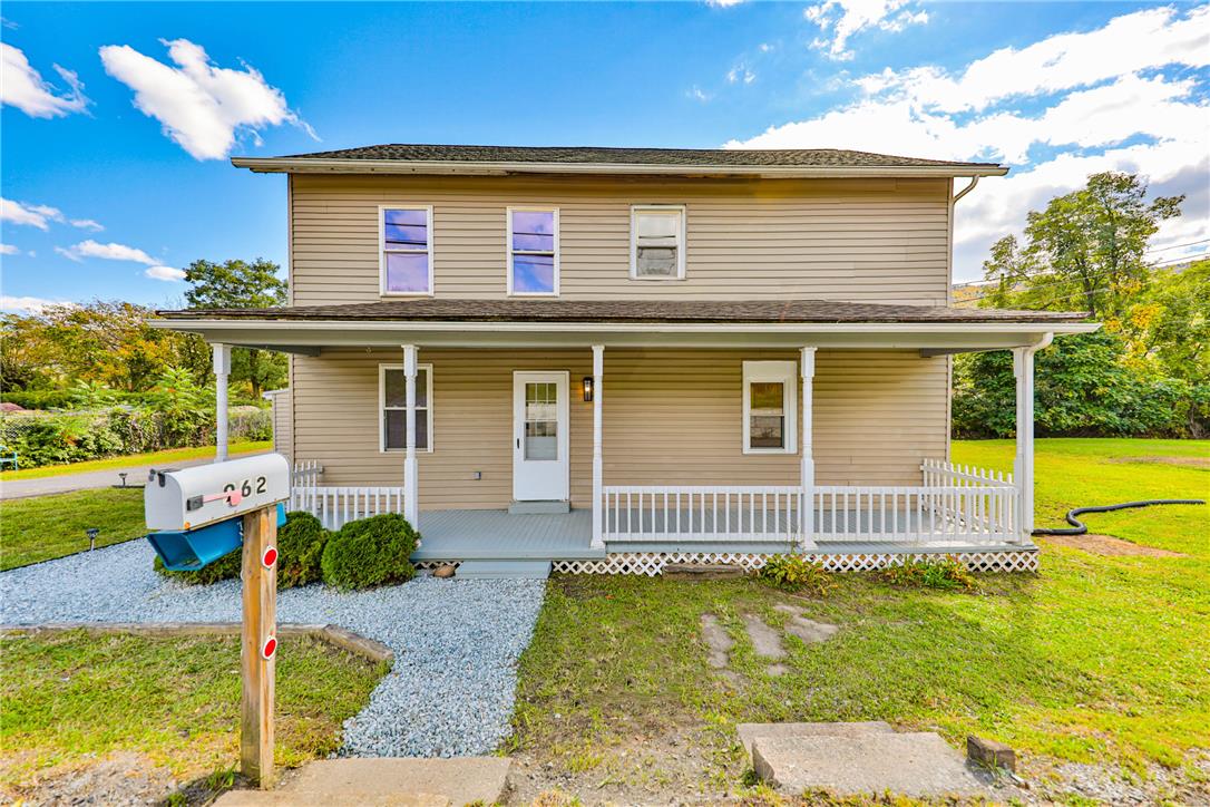 962 Mauch Chunk Rd, Palmerton Borough, PA 18071