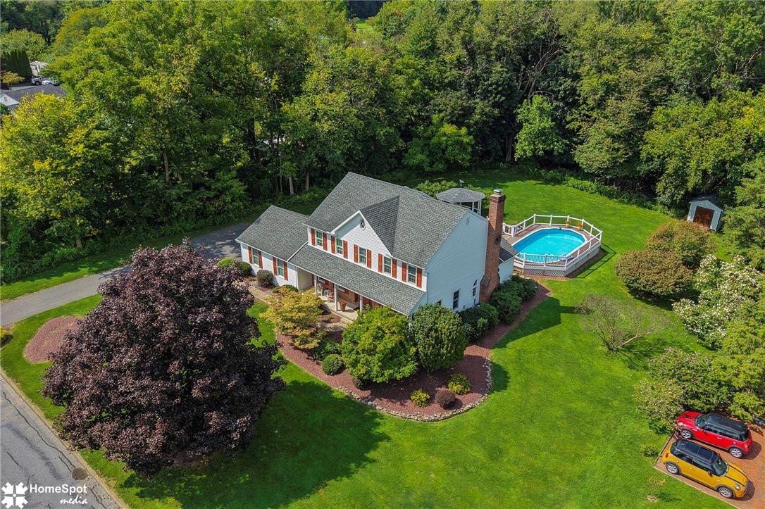204 Fence Row Dr, Plainfield Twp, PA 18064