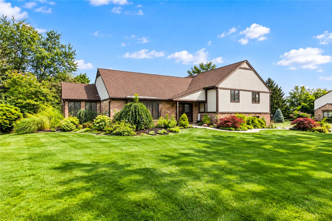 5538 Heather Ln, South Whitehall Twp, PA 18069