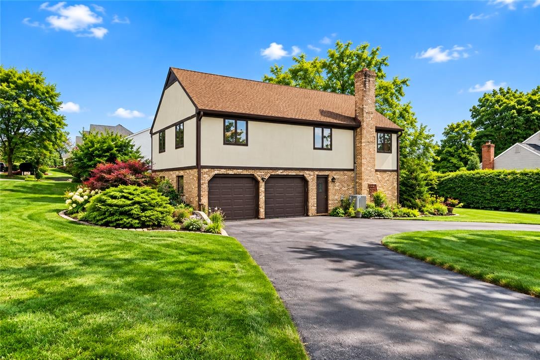5538 Heather Ln, South Whitehall Twp, PA 18069 photo