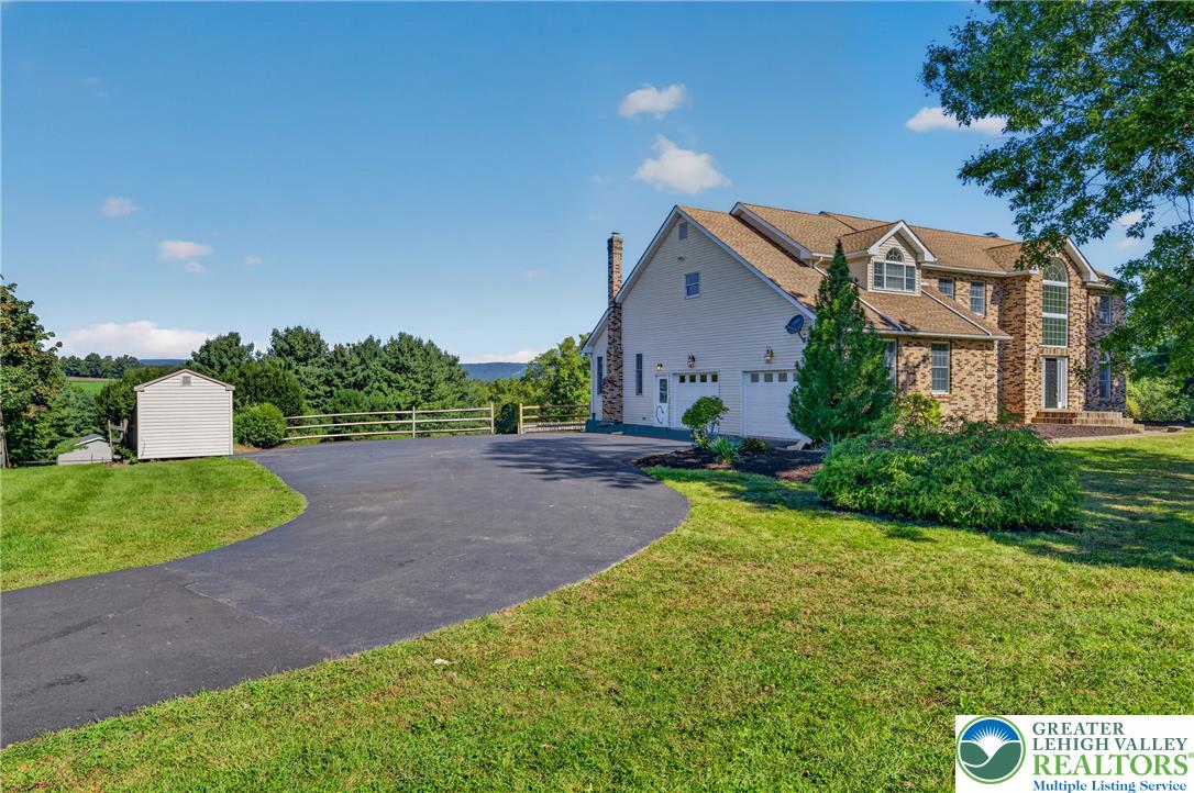 630 Clearfield Rd, Bushkill Twp, PA 18064 photo