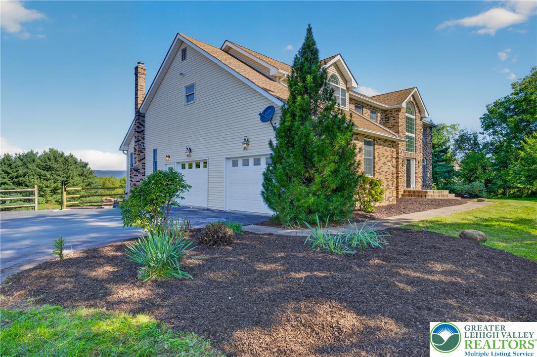 630 Clearfield Rd, Bushkill Twp, PA 18064 photo