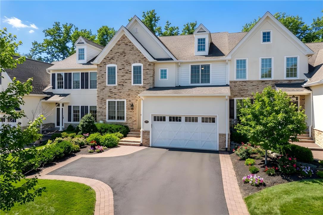 1970 Carriage Knoll Dr, Bethlehem City, PA 18015