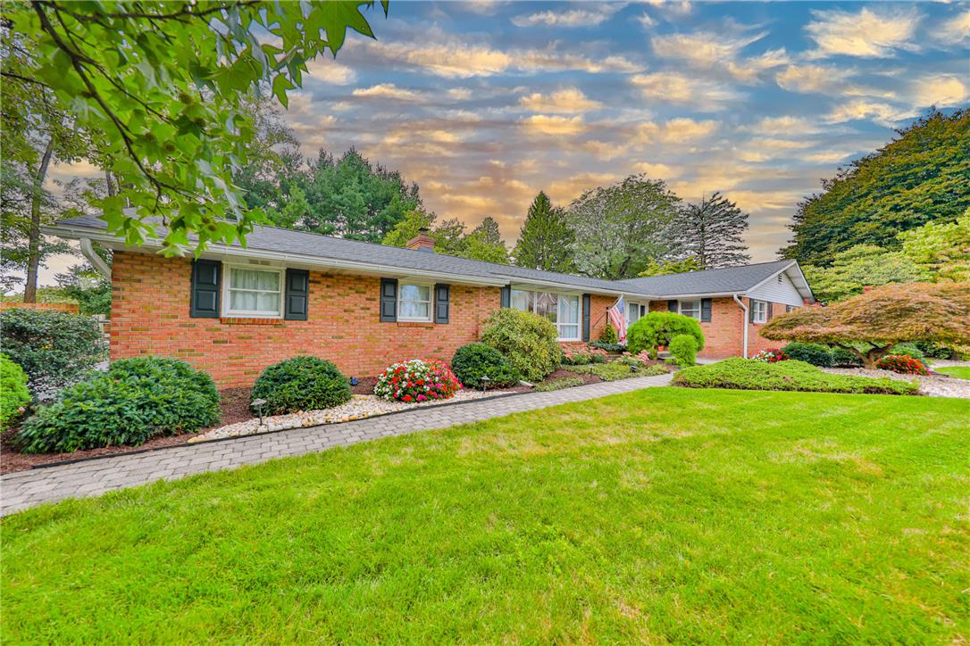 2826 Hillcrest Dr, Coplay Borough, PA 18037 photo