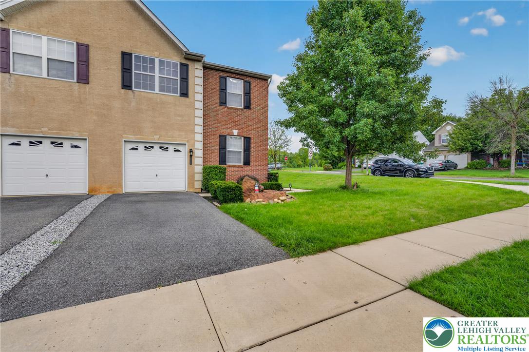 6801 Hunt Dr, Lower Macungie Twp, PA 18062