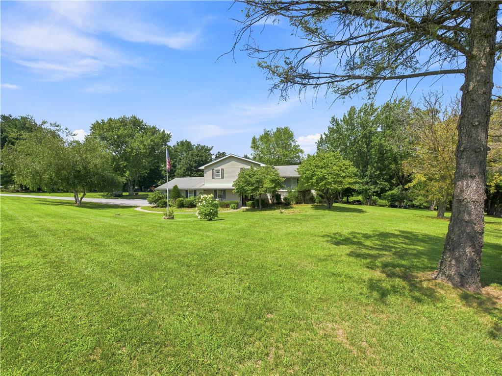 2815 Semmel Rd, North Whitehall Twp, PA 18080 photo